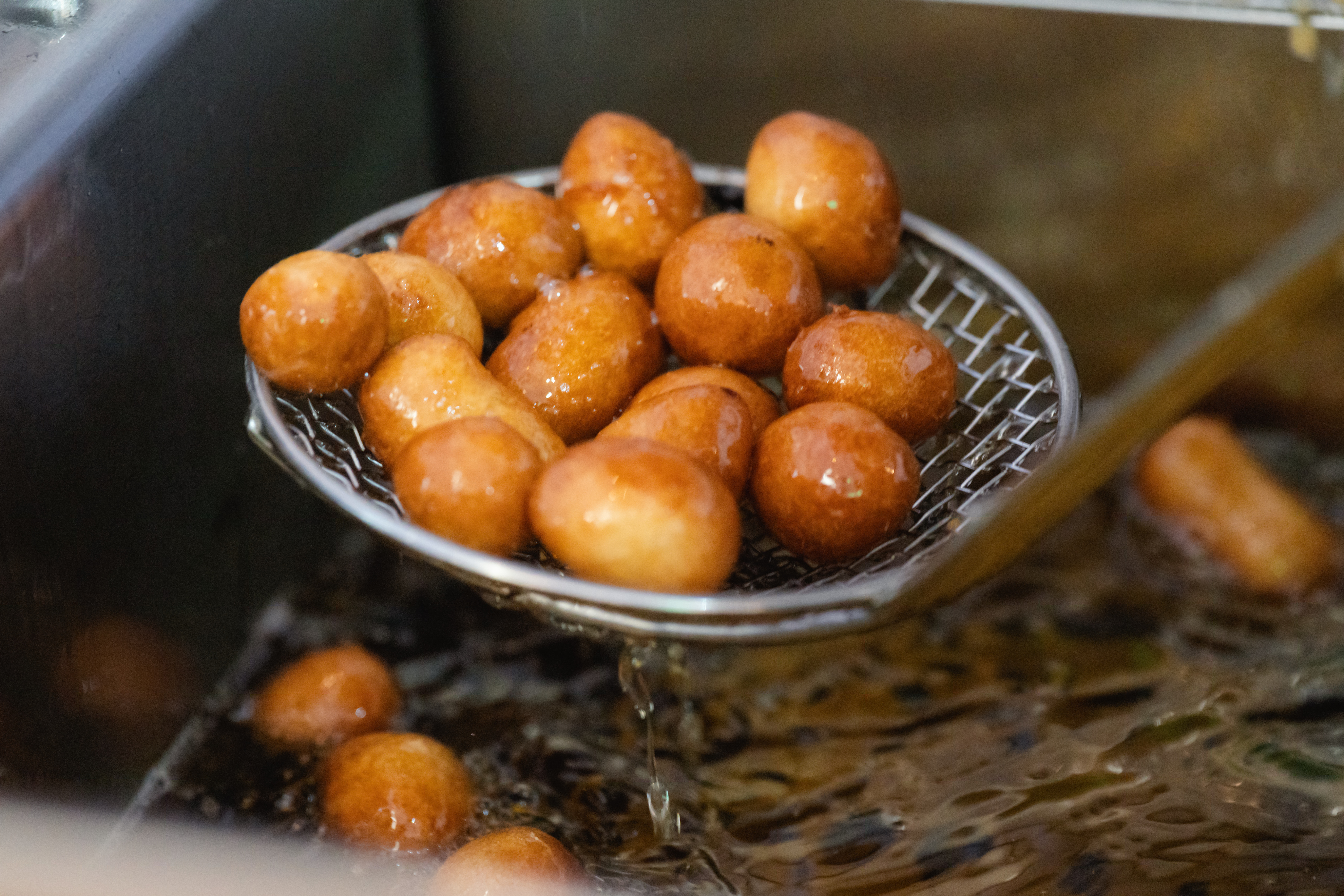 Golden Puffs — crowd